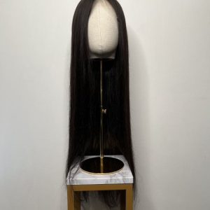 Perruque sur mesure avec de cheveux raide (sur commande)